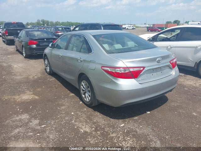 2015 Toyota Camry Le/xle/se/xse მანქანა იყიდება აუქციონზე, vin: 4T1BF1FK7FU927466, აუქციონის ნომერი: 12640327