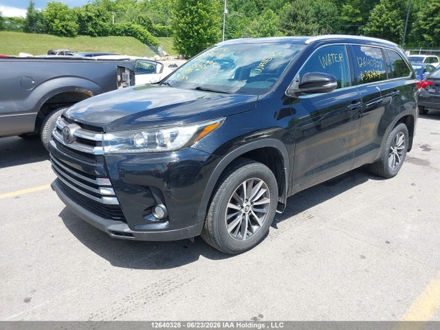 Toyota Highlander Xle 2018 5TDJZRFH0JS542404 Image 2