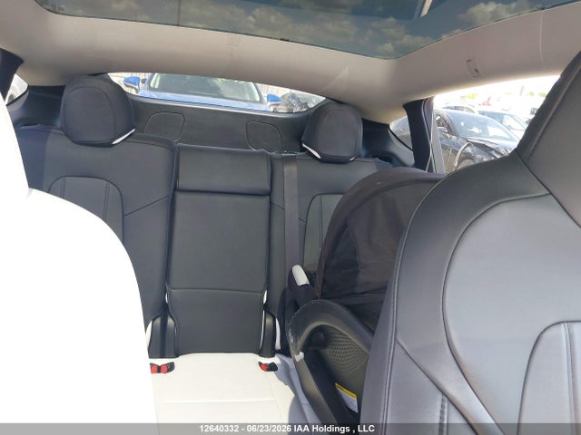 Tesla Model Y 2025 7SAYGDEF0SF235153 Image 8