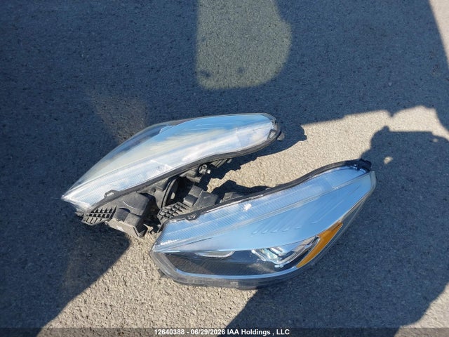 12640388 :رقم المزاد ، 1FMCU0HD3JUB90424 vin ، 2018 Ford Escape Sel مزاد بيع