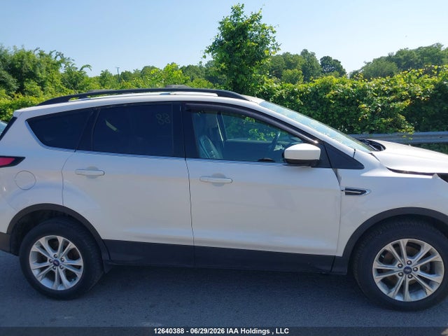 12640388 :رقم المزاد ، 1FMCU0HD3JUB90424 vin ، 2018 Ford Escape Sel مزاد بيع