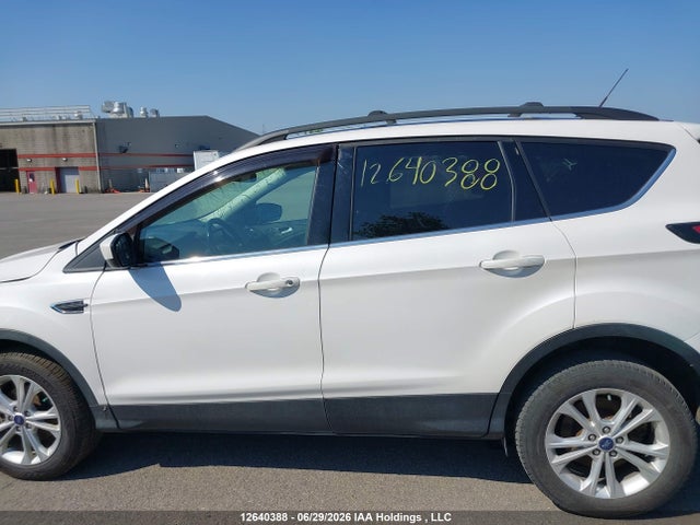 12640388 :رقم المزاد ، 1FMCU0HD3JUB90424 vin ، 2018 Ford Escape Sel مزاد بيع