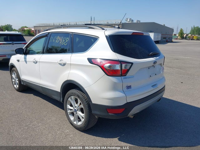 12640388 :رقم المزاد ، 1FMCU0HD3JUB90424 vin ، 2018 Ford Escape Sel مزاد بيع