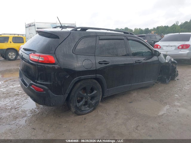 1C4PJMAS7GW313055 Jeep Cherokee Sport