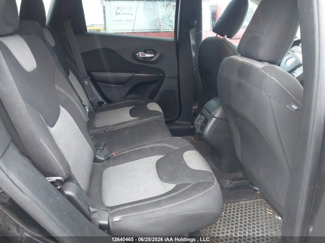 1C4PJMAS7GW313055 Jeep Cherokee Sport