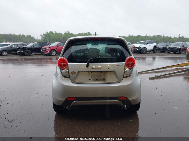 2015 Chevrolet Spark 1lt Cvt მანქანა იყიდება აუქციონზე, vin: KL8CD6S93FC766479, აუქციონის ნომერი: 12640482