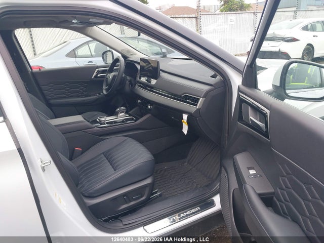 2025 Mitsubishi Outlander Le S-awc/se S-awc/sel S-awc მანქანა იყიდება აუქციონზე, vin: JA4J4VA82SZ613997, აუქციონის ნომერი: 12640483