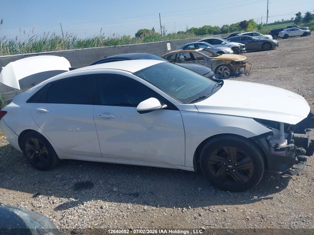 KMHLM4AG7NU215889 Hyundai Elantra Preferred Ivt