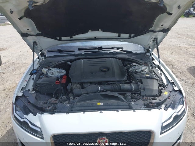 SAJBK4BN8HCY51297 Jaguar Xf Prestige