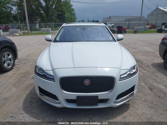 SAJBK4BN8HCY51297 Jaguar Xf Prestige