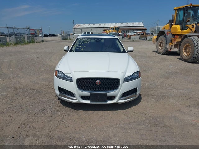 SAJBK4BN8HCY51297 Jaguar Xf Prestige