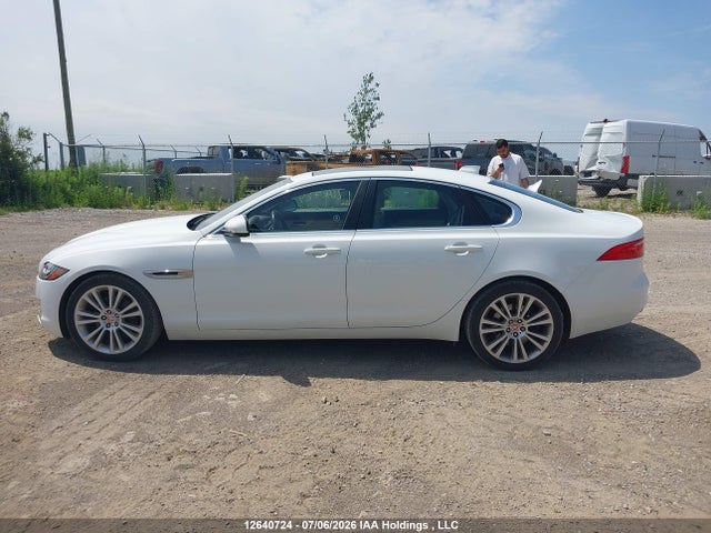 SAJBK4BN8HCY51297 Jaguar Xf Prestige