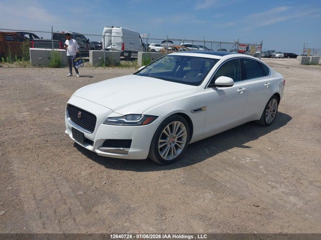 SAJBK4BN8HCY51297 Jaguar Xf Prestige