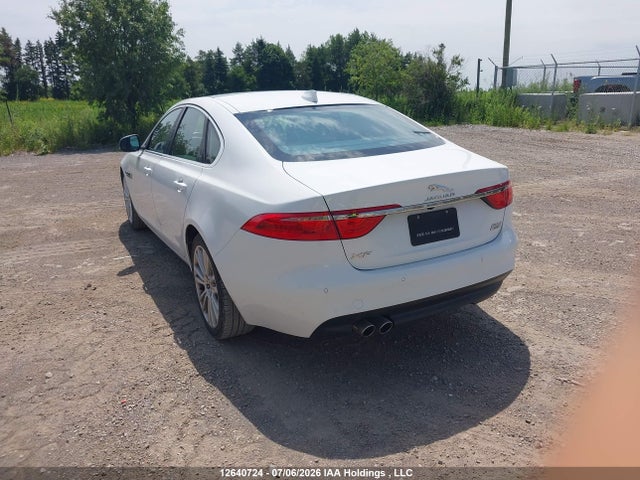 SAJBK4BN8HCY51297 Jaguar Xf Prestige