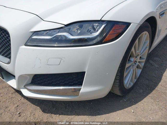 SAJBK4BN8HCY51297 Jaguar Xf Prestige