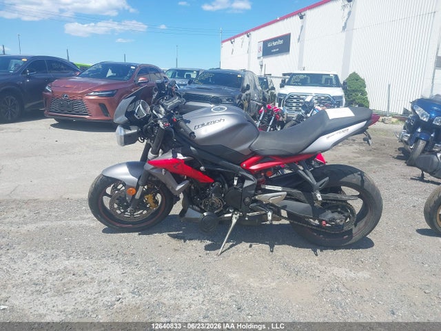 2014 Triumph Motorcycle Street Triple R მანქანა იყიდება აუქციონზე, vin: SMTL03NE2ET610427, აუქციონის ნომერი: 12640833