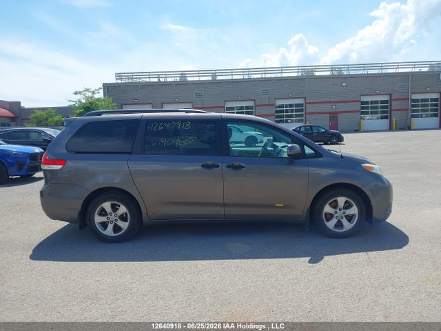Toyota Sienna 2014 5TDZK3DC5ES409588 Image 13
