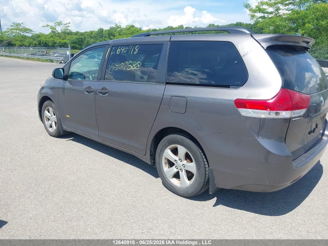 Toyota Sienna 2014 5TDZK3DC5ES409588 Image 3