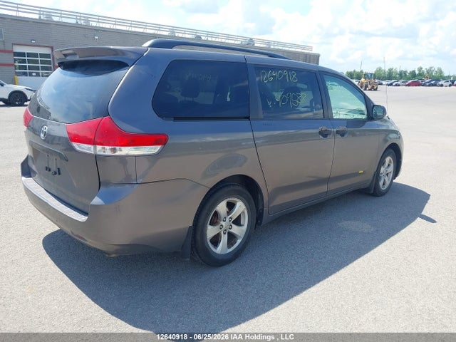 Toyota Sienna 2014 5TDZK3DC5ES409588 Image 4
