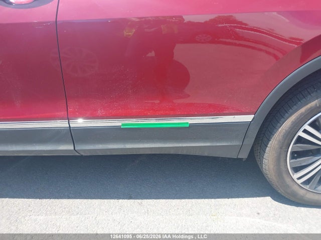 Продажа на аукционе авто 2021 Volkswagen Tiguan Highline, vin: 3VV4B7AX3MM129256, номер лота: 12641095