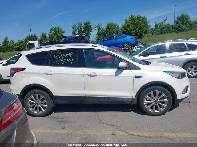 12641098 :رقم المزاد ، 1FMCU9J97JUC95901 vin ، 2018 Ford Escape Titanium مزاد بيع