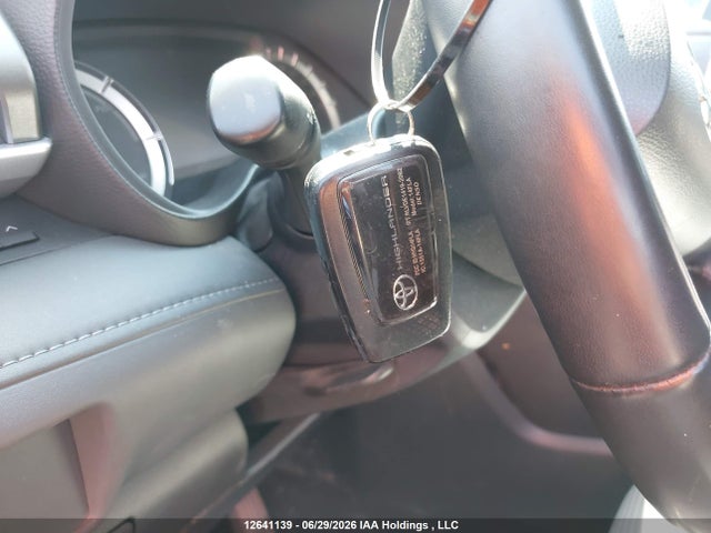12641139 :رقم المزاد ، 5TDBBRCHXPS577957 vin ، 2023 Toyota Highlander Hybrid Le مزاد بيع