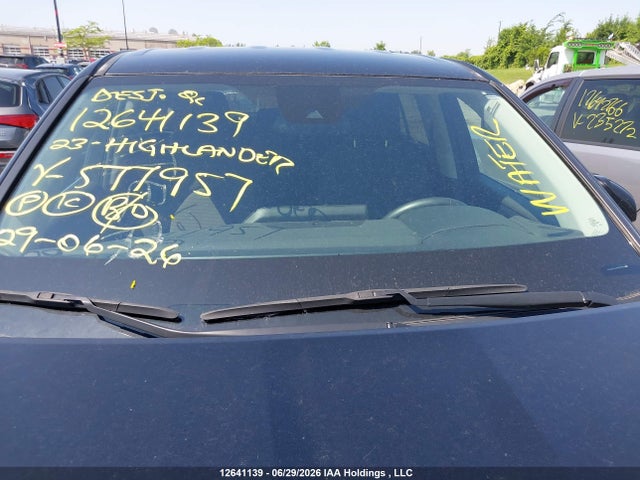 12641139 :رقم المزاد ، 5TDBBRCHXPS577957 vin ، 2023 Toyota Highlander Hybrid Le مزاد بيع