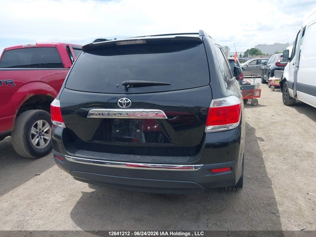 2013 Toyota Highlander მანქანა იყიდება აუქციონზე, vin: 5TDBK3EH9DS247801, აუქციონის ნომერი: 12641212