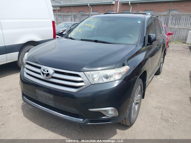 2013 Toyota Highlander მანქანა იყიდება აუქციონზე, vin: 5TDBK3EH9DS247801, აუქციონის ნომერი: 12641212