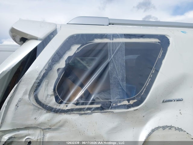 Toyota 4RUNNER SR5 2016 JTEBU5JR6G5394328 Image 19