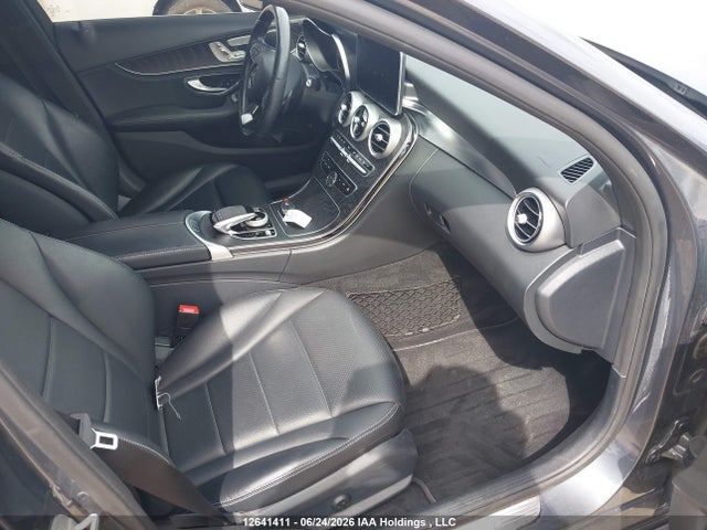 2016 Mercedes-benz C 300 4matic მანქანა იყიდება აუქციონზე, vin: 55SWF4KB8GU131105, აუქციონის ნომერი: 12641411