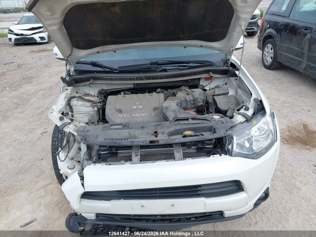 JA4JZ3AX9EZ604568 Mitsubishi Outlander Se