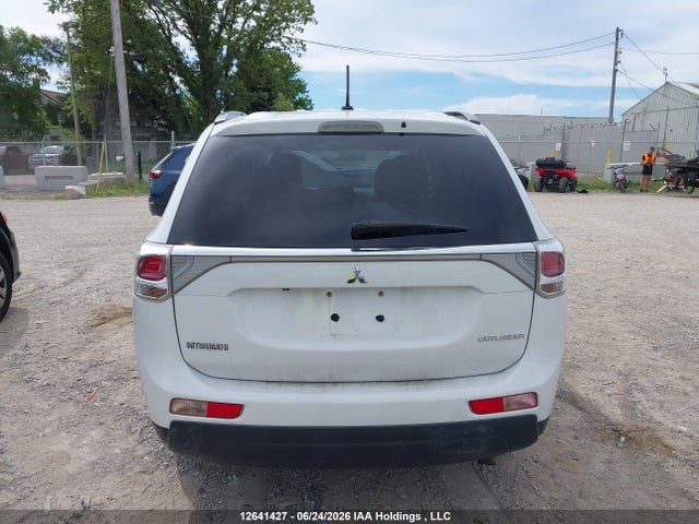 JA4JZ3AX9EZ604568 Mitsubishi Outlander Se