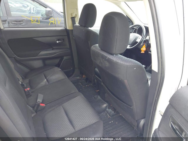 JA4JZ3AX9EZ604568 Mitsubishi Outlander Se