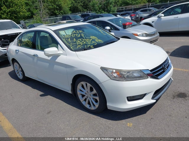 2014 1HGCR3F92EA800215 main image