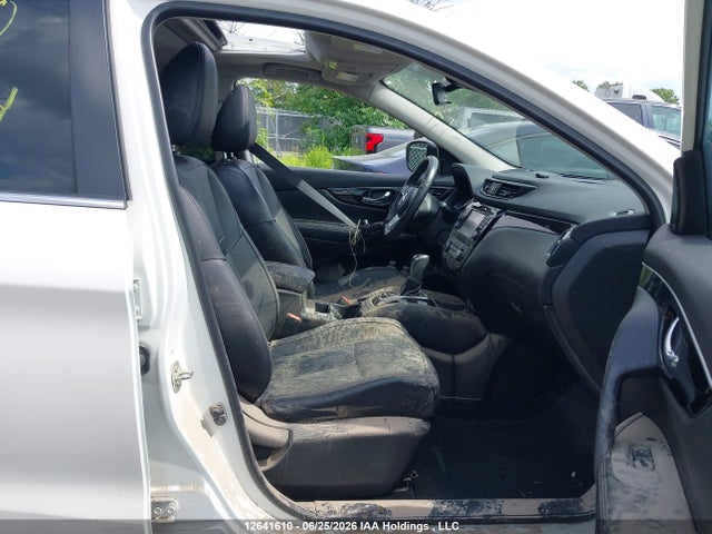 JN1BJ1CR7JW284394 Nissan Qashqai S/sl/sv