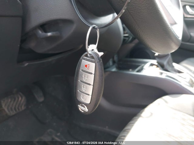 5N1AT2MV1HC894108 Nissan Rogue