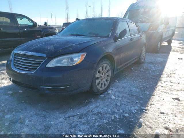 Chrysler 200 LX 2014 1C3CCBAB1EN229978 Image 2
