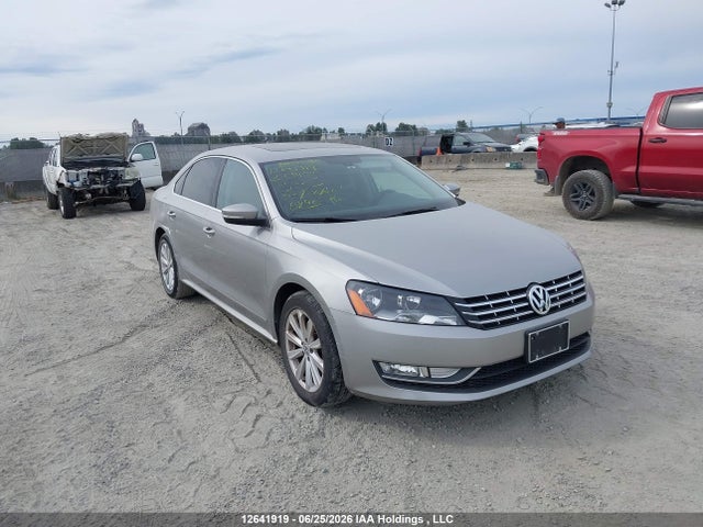 2013 Volkswagen Passat 3.6l Highline მანქანა იყიდება აუქციონზე, vin: 1VWCM7A30DC051597, აუქციონის ნომერი: 12641919