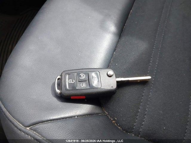2013 Volkswagen Passat 3.6l Highline მანქანა იყიდება აუქციონზე, vin: 1VWCM7A30DC051597, აუქციონის ნომერი: 12641919