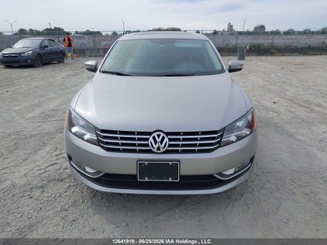 2013 Volkswagen Passat 3.6l Highline მანქანა იყიდება აუქციონზე, vin: 1VWCM7A30DC051597, აუქციონის ნომერი: 12641919