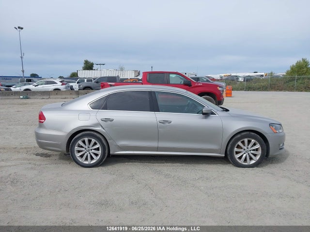 2013 Volkswagen Passat 3.6l Highline მანქანა იყიდება აუქციონზე, vin: 1VWCM7A30DC051597, აუქციონის ნომერი: 12641919