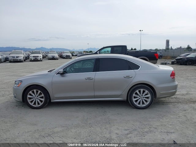 2013 Volkswagen Passat 3.6l Highline მანქანა იყიდება აუქციონზე, vin: 1VWCM7A30DC051597, აუქციონის ნომერი: 12641919