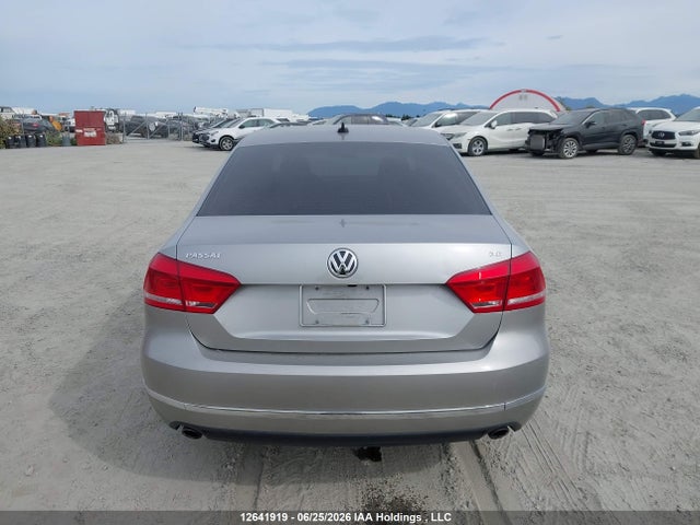 2013 Volkswagen Passat 3.6l Highline მანქანა იყიდება აუქციონზე, vin: 1VWCM7A30DC051597, აუქციონის ნომერი: 12641919