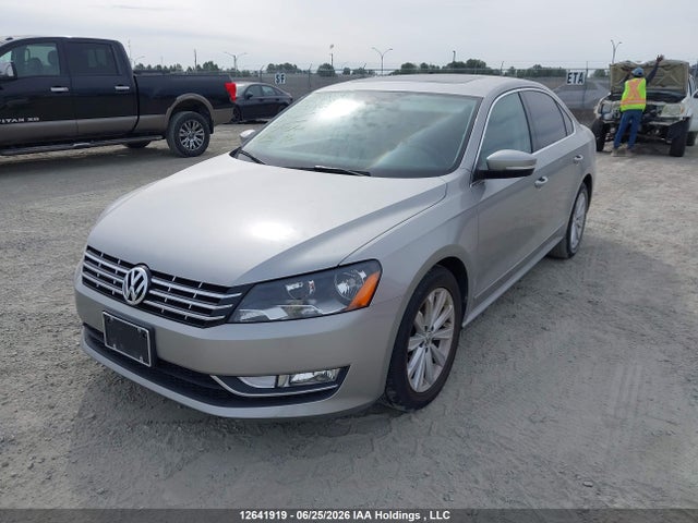 2013 Volkswagen Passat 3.6l Highline მანქანა იყიდება აუქციონზე, vin: 1VWCM7A30DC051597, აუქციონის ნომერი: 12641919