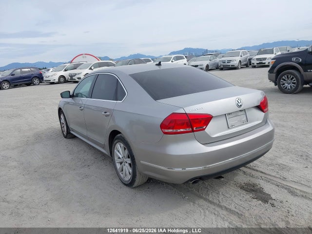 2013 Volkswagen Passat 3.6l Highline მანქანა იყიდება აუქციონზე, vin: 1VWCM7A30DC051597, აუქციონის ნომერი: 12641919