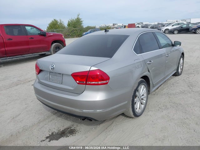 2013 Volkswagen Passat 3.6l Highline მანქანა იყიდება აუქციონზე, vin: 1VWCM7A30DC051597, აუქციონის ნომერი: 12641919
