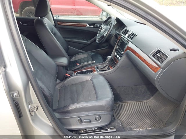 2013 Volkswagen Passat 3.6l Highline მანქანა იყიდება აუქციონზე, vin: 1VWCM7A30DC051597, აუქციონის ნომერი: 12641919