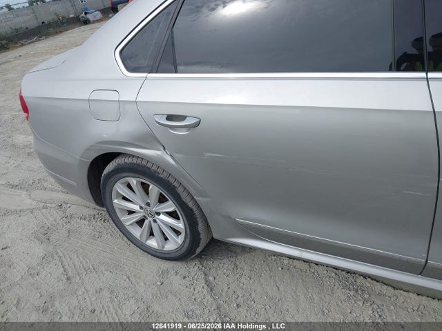 2013 Volkswagen Passat 3.6l Highline მანქანა იყიდება აუქციონზე, vin: 1VWCM7A30DC051597, აუქციონის ნომერი: 12641919
