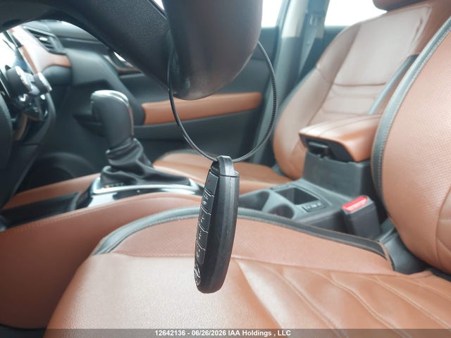 2017 Nissan Rogue მანქანა იყიდება აუქციონზე, vin: 5N1AT2MV5HC853500, აუქციონის ნომერი: 12642136